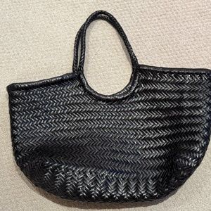 Handcrafted Leather Bag - Timeless Elegance, Impeccable Craftsmanship